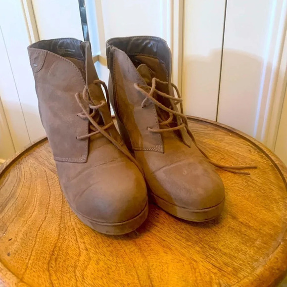 Merona Tan Faux Suede Booties - 10M - Picture 1 of 8
